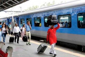 After 5 yrs of robbery, Central Railway told to pay Rs 3.2L to woman