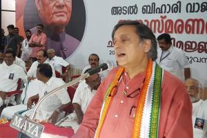 Shashi Tharoor faces flak for supporting PPP model for Thiruvananthapur