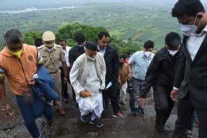 Maharashtra Governor's Sunday outing - trek to historic Shivneri Fort