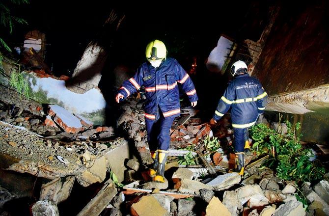 Fire brigade personnel at the site of the building collapse in Bandra West on Monday night. Pic/Shadab Khan