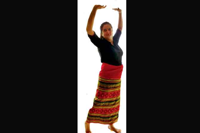Riddhi Dishi in a  Puan from Mizoram