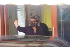 Sanjay Dutt back home, gets discharged from Lilavati Hospital
