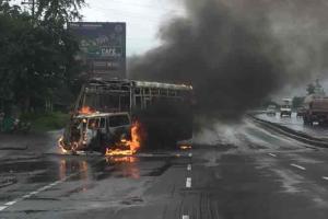 Fire breaks out after bus-car collision on Mumbai-Ahmedabad Highway