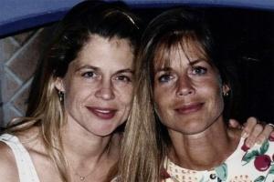 Terminator actress Linda Hamilton's twin sister Leslie passes away