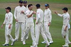 James Anderson made to wait for 600th wicket, England in control