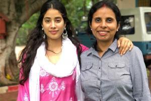 See Photo: Reel 'Gunjan Saxena' Janhvi Kapoor meets real Gunjan Saxena