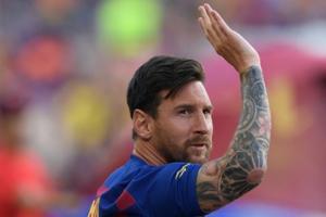 Lionel Messi informs Barcelona he wants to leave this summer