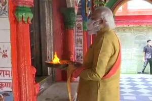 PM Modi offers prayers at Hanumangarhi temple in Ayodhya