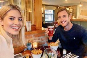 Stuart Broad, Mollie King relish burgers on their date
