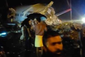 16 dead, including both pilots, after plane splits in two in Kerala