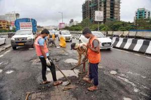 Mumbai: MMRDA begins Eastern Express Highway pothole repair work