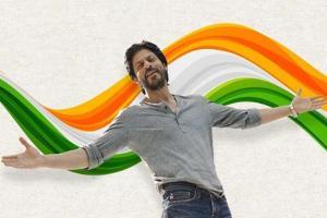 SRK extends Independence greetings to fans in his signature pose
