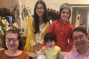 Kareena Kapoor Khan treats fans to adorable pictures of Taimur