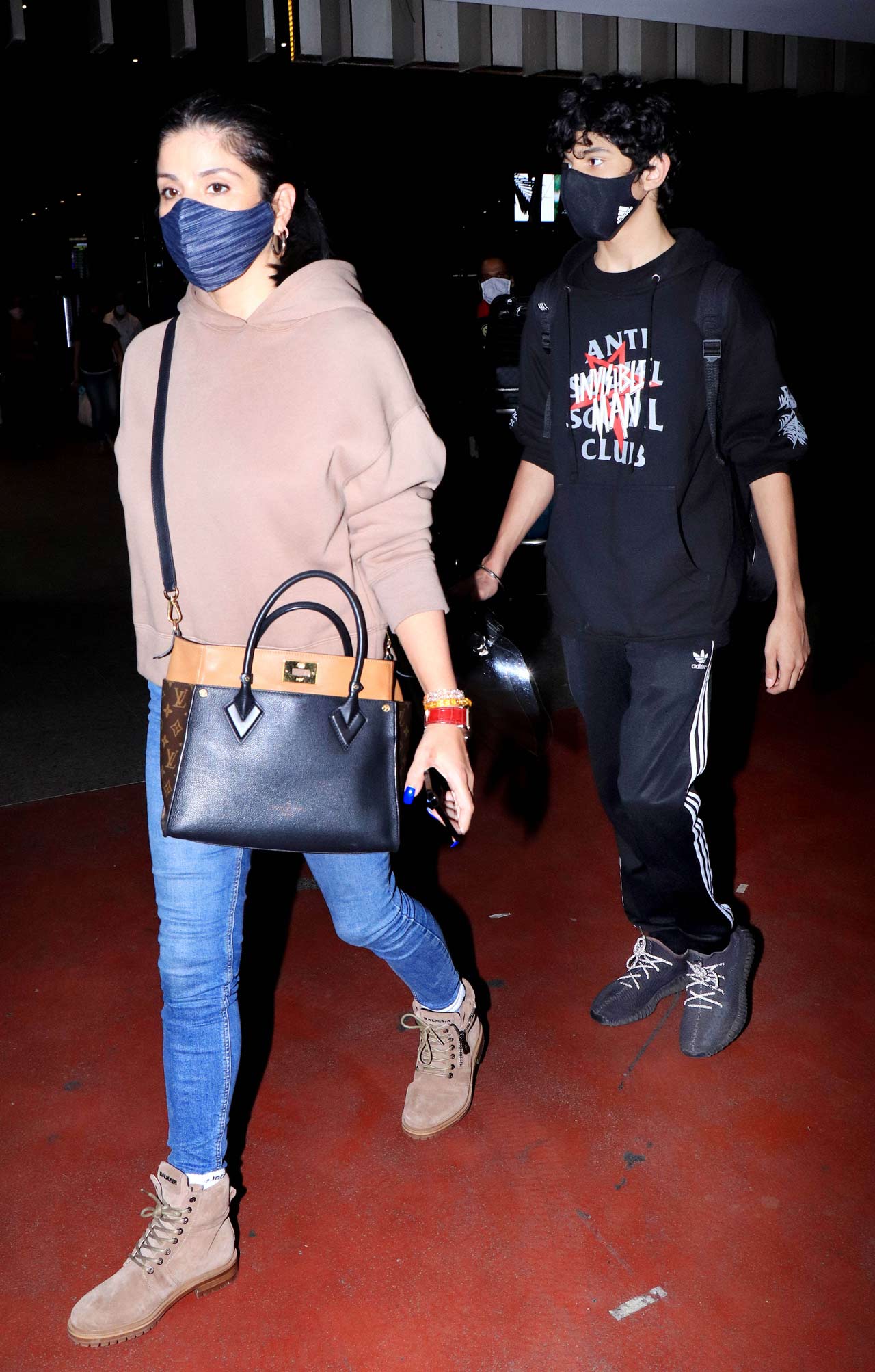 Maheep Kapoor, Jahan Kapoor and Shanaya Kapoor were also spotted at the Mumbai airport.