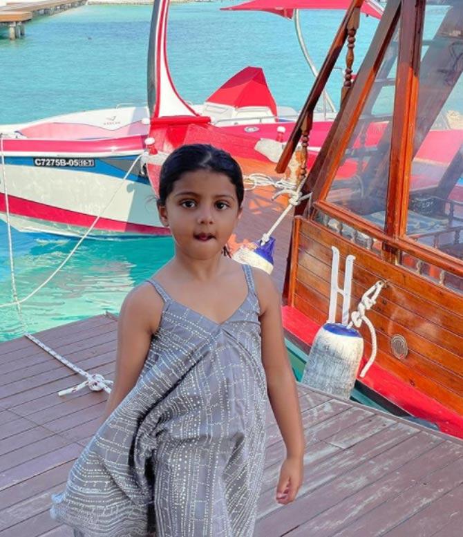 Well, there's no fun in visiting Maldives if you have not seen any dolphins, right? Raina's daughter Gracia looks all geared up for the adventure here. Raina wrote: Off we go to spot some dolphins.