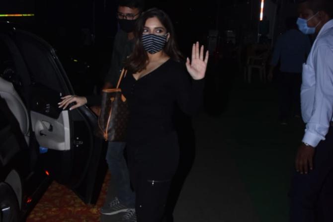 Bhumi Pednekar was also clicked at Film City. Bhumi will be next seen in Durgamati. She plays Chanchal Chauhan, who is in prison and who's taken to a sprawling mansion called Durgamati Haveli. Mahie Gill is an investigating officer and Arshad Warsi is a powerful politician who cannot be touched. There's a mysterious woman called Durgamati who's spirit enters into the body of Chanchal. Durgamati directed by G Ashok produced by Akshay Kumar, Cape of Good Films, Bhushan Kumar, Krishna Kumar, and Vikram Malhotra.