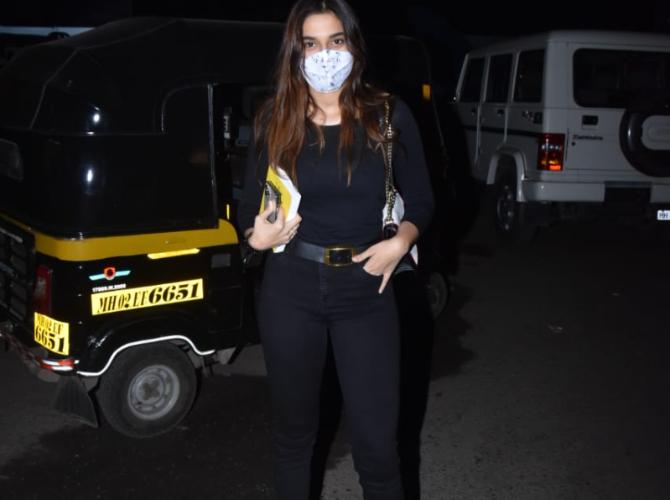 During her lockdown time, Saiee used to cheer up her fans by sharing some pretty family pictures during the lockdown. Saiee Manjrekar shared adorable videos of how the entire family has been contributing to her cooking.