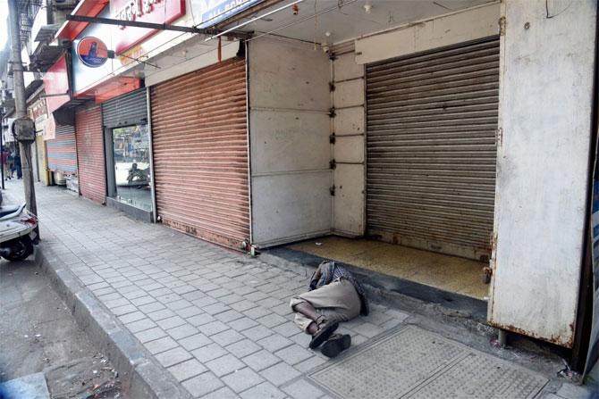 In few places in Mumbai, shops remained closed in response to 'Bharat Bandh' called by the farmers' union
In picture: A man takes a nap outside a closed chop in Mulund West. Pic: Sameer Markande