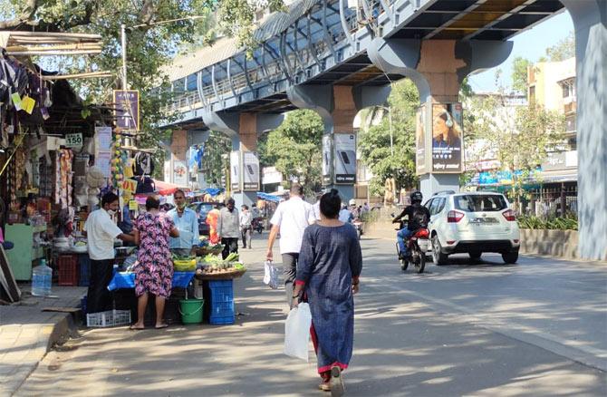 On Tuesday morning mid-day reporters visited a few markets in Mumbai's western suburbs to gauge the response to the bandh. Few shops were shut but majority of them were functional in the city
In Picture: A market in Santacruz East near the railway station. Pic: Ranjit Jadhav