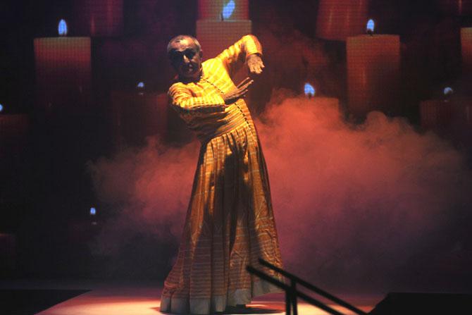 The dancer-choreographer, who began his training in Kathak at the age of six, found his calling in contemporary dance and developed his own unique style after studying world masters and their techniques.
In picture: Astad Deboo performed at a fashion presentation at Sophia College in Mumbai on September 24, 2013. PIC/SATYAJIT DESAI