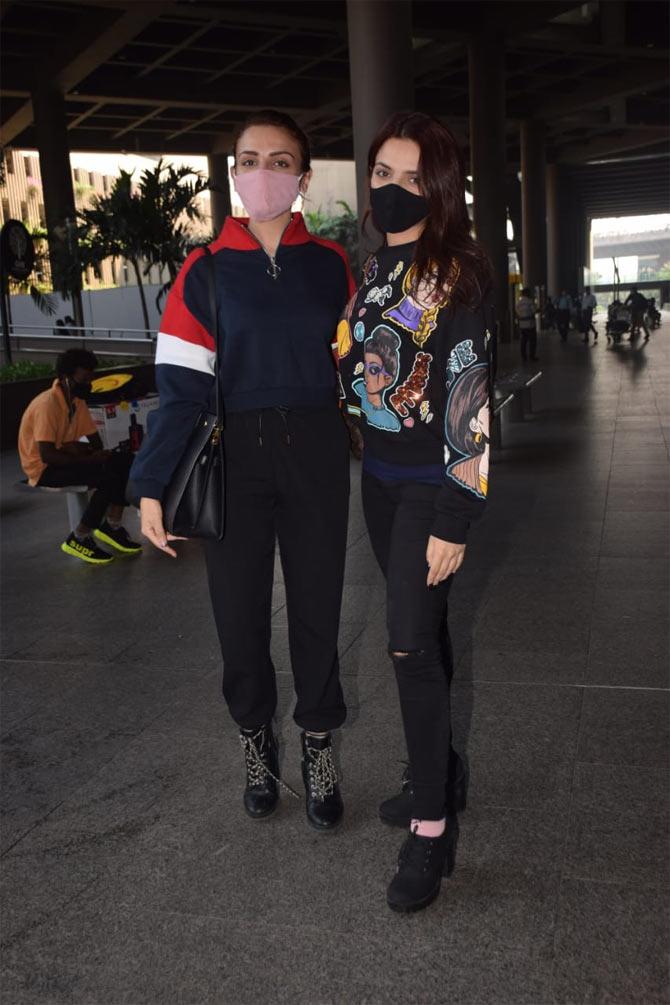 Sukriti Kakar and Prakriti Kakar were also snapped at the Mumbai airport. The duo was snapped posed for the paparazzi while at the airport.