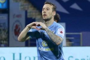 ISL: Le Fondre's brace helps Mumbai City FC hammer East Bengal 3-0