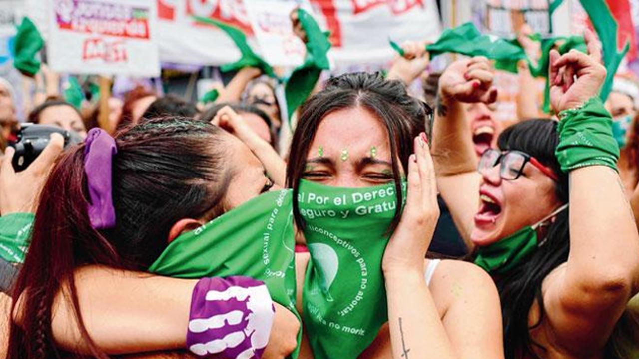 Argentine Senate approves bill legalising abortion