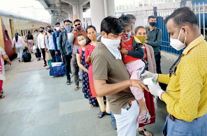 Arriving passengers being tested at Dadar station on Friday. Pic/Sayyed Sameer Abedi