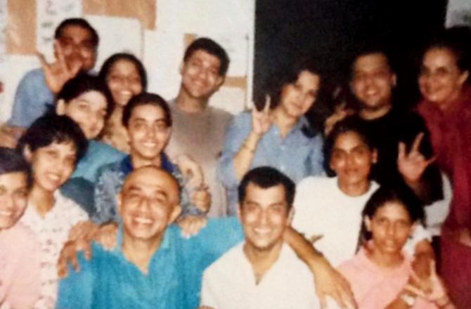Astad Deboo (in blue) with Tess Joseph (second row, in white), Zarin Chowdhury (in maroon), and the rest of The Action Players (TAP) troupe saying “I love you” in sign language