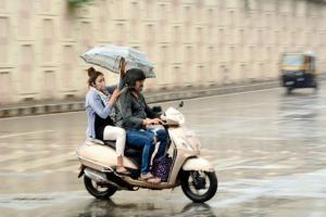 Mumbai Rains: Unseasonal showers cool city, bring visibility down