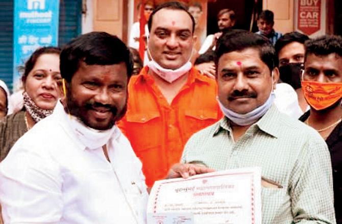 Donors receive certificates and chicken after donating blood at Mulund camp. Pic/Rajesh Gupta