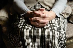 Pune: 105-year-old woman with pneumonia defeats COVID-19