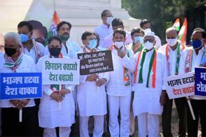 BJP and Congress workers clash at BJP headquarters in Jaipur