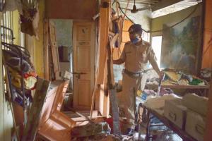 One dead, nine others critical after cylinder blast in Lalbaug building