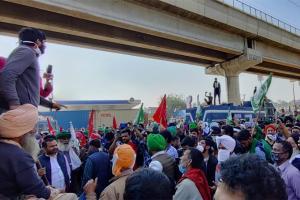 Farmers' protest continues for 16th day, more on way to Delhi