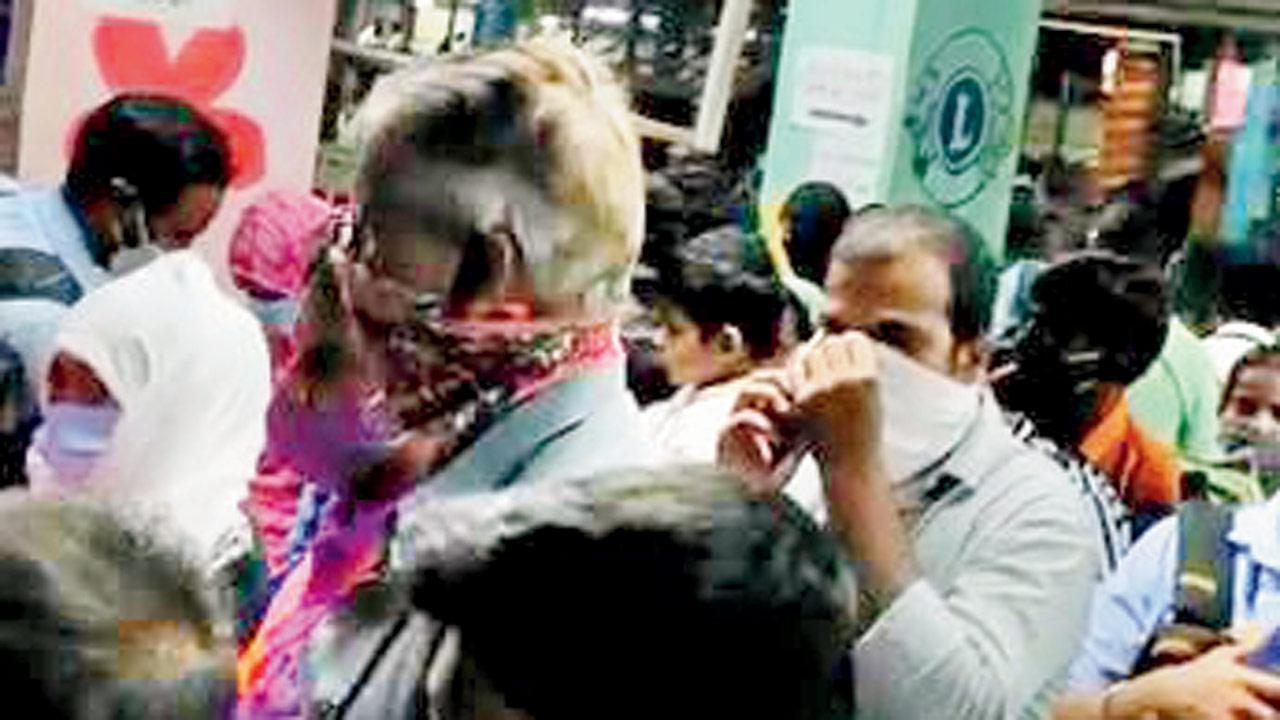 Passengers of Metro, local trains crushed and slammed at Ghatkopar station