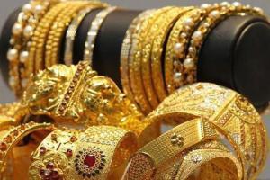 Two arrested for smuggling gold worth Rs 70 lakh on flight from London