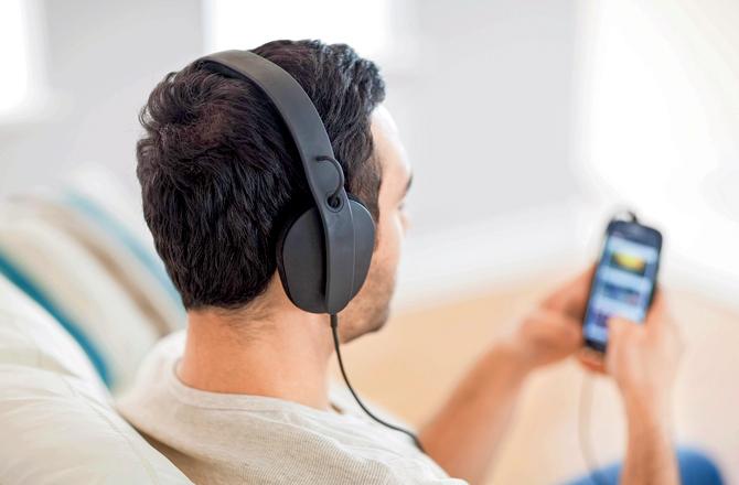Headphone