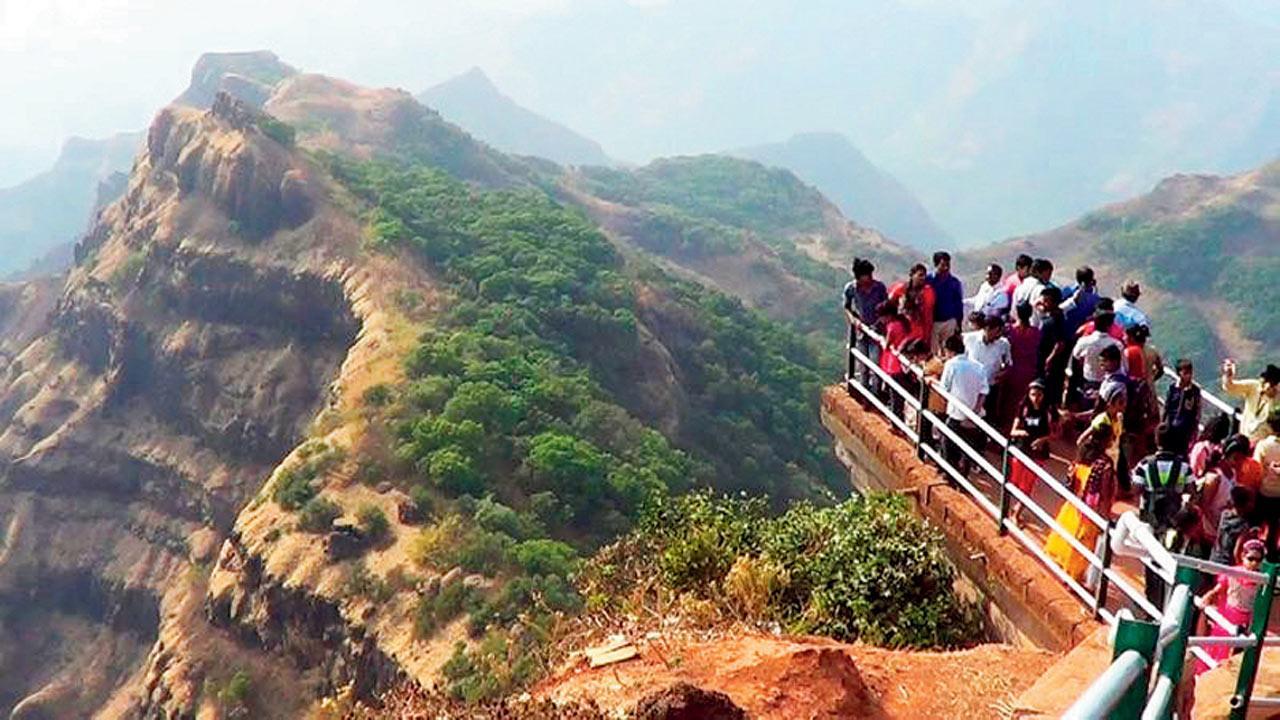 Maharashtra: Night curfew imposed in getaway locations near Mumbai