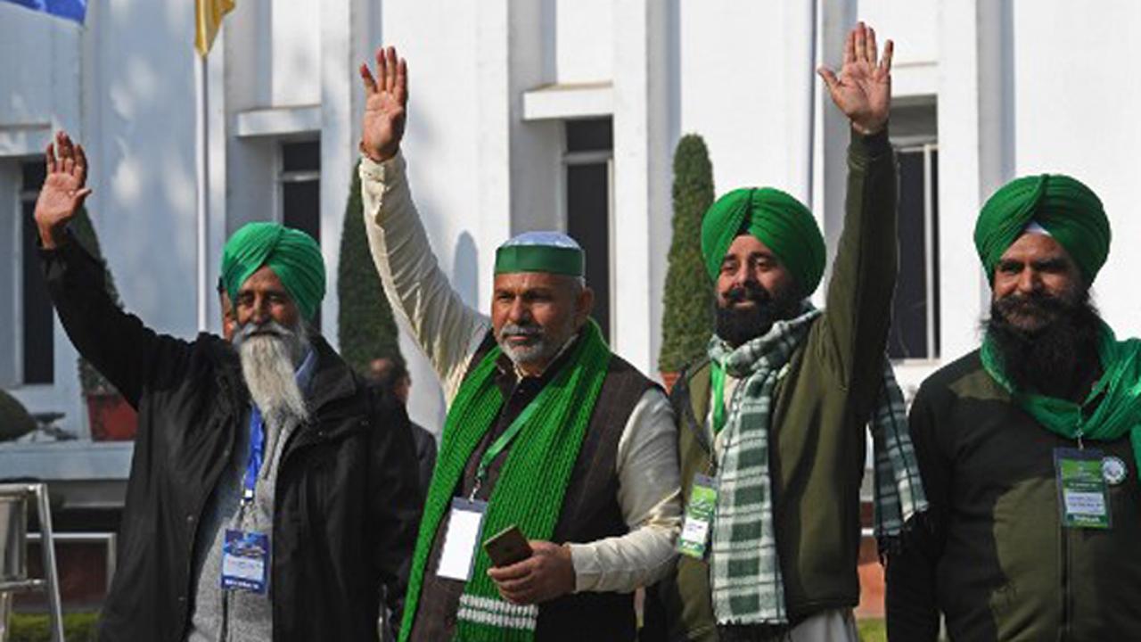 Food for thought: Union Ministers eat lunch brought by farmer leaders