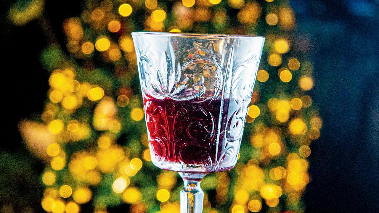 Traditional Christmas drinks you can make at home