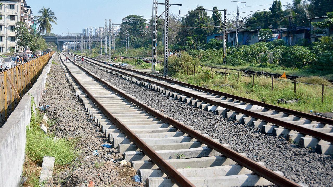Mumbai: Central Railway 'shifts' tracks to build elevated station at Kurla