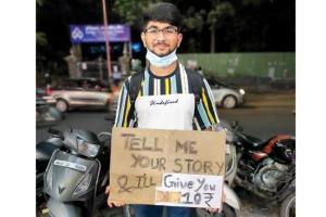 22-year-old stands on Pune road and asks people to tell him their story