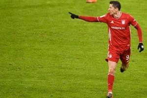 Robert Lewandowski breaks 250-goal barrier in Bundesliga