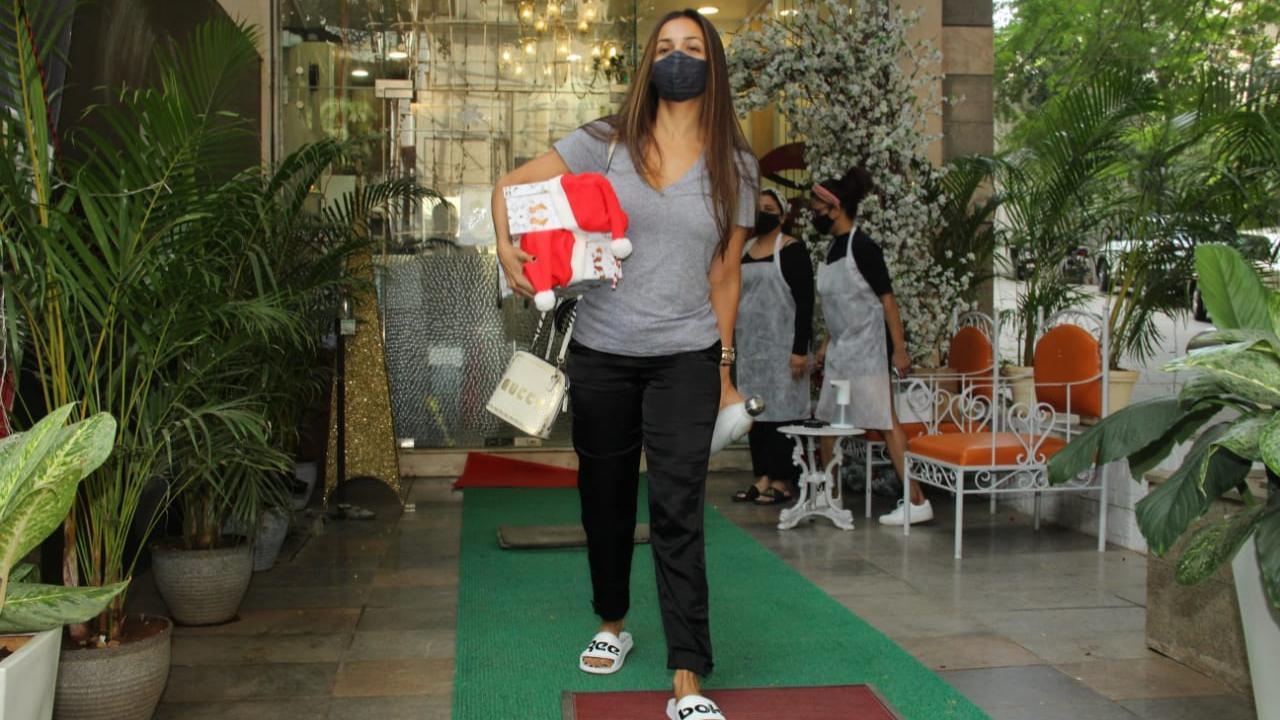 Christmas is around the corner and Bollywood celebrities are no stone unturned to celebrate it with great fanfare. Malaika Arora was snapped by the photographers at a shopping complex where she was buying Christmas goodies. (All pictures: Yogen Shah).