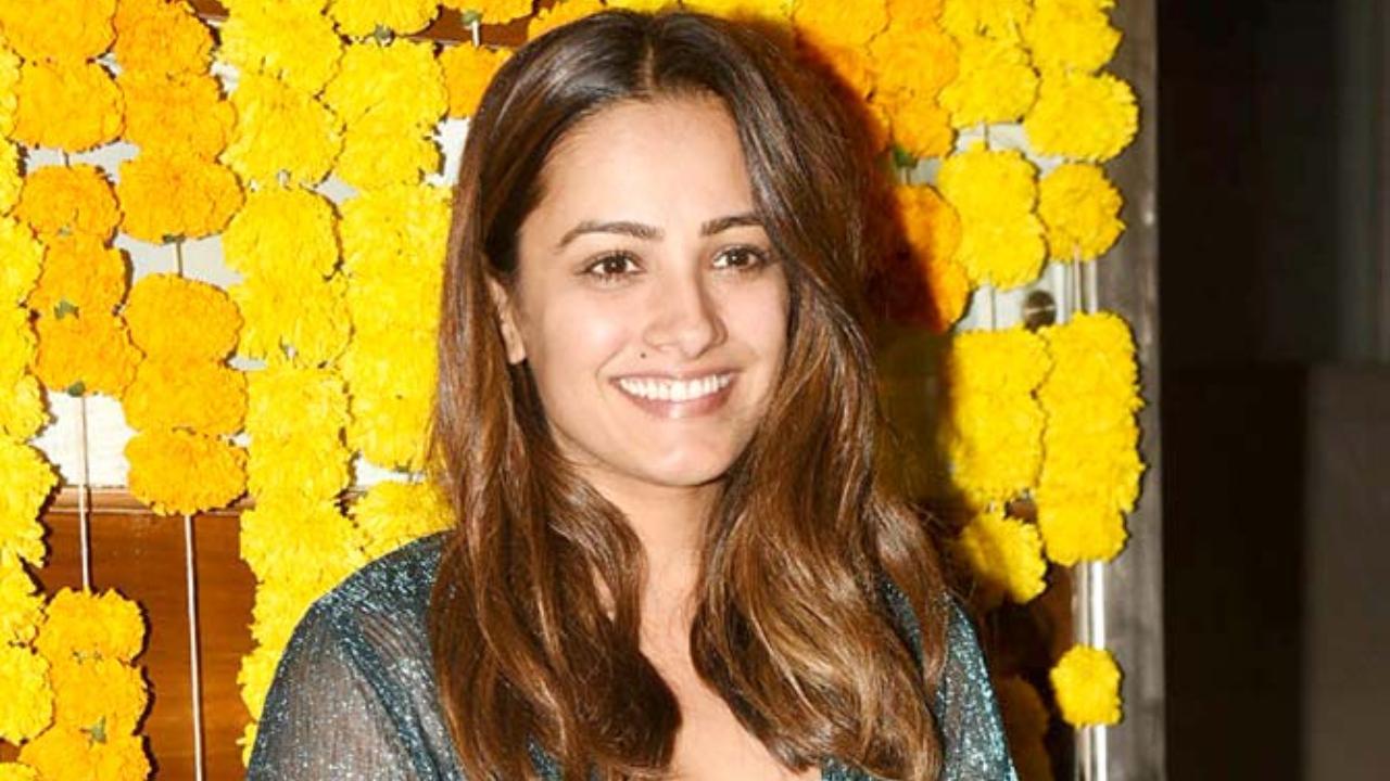 Inside Photo: Anita Hassanandani stuns in a monokini as she flaunts her baby bump