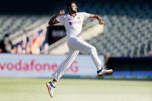 Adelaide Test: Aussies in a spin