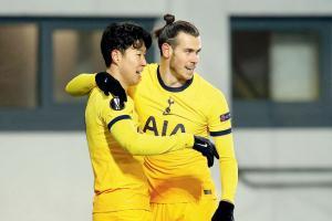 Spurs scrape through to knockouts