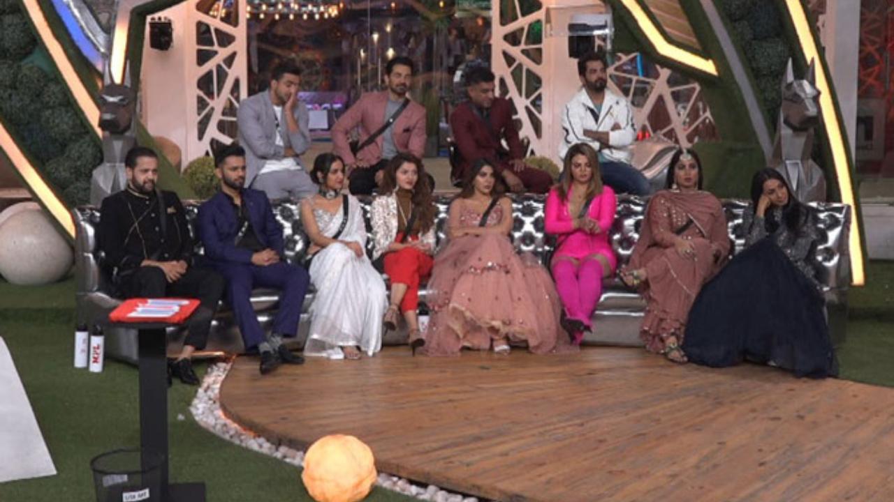 Salman then turned the attention towards the contestants. He had a very unique, fun yet painful task for the housemates. The men in the house had to sit on the chair and face some tough questions. If the housemates said yes for a particular question, the contestant to be attributed to was waxed!