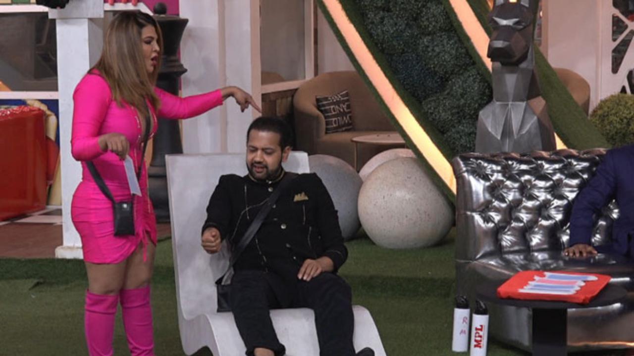 First up was Rahul Mahajan, and the question he faced was whether he liked Nikki more than Rakhi. The house answered yes, and Rakhi ripped out the waxing strip on Rahul's arms. Eijaz was next, who had Rubina rip a healthy amount of hair in the most painful fashion. Rubina was relentless in this task, as she very slowly ripped out a chunk of hair out of her hubby Abhinav's arm.